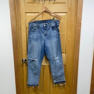 Light wash GAP jeans size 32 cheeky straight